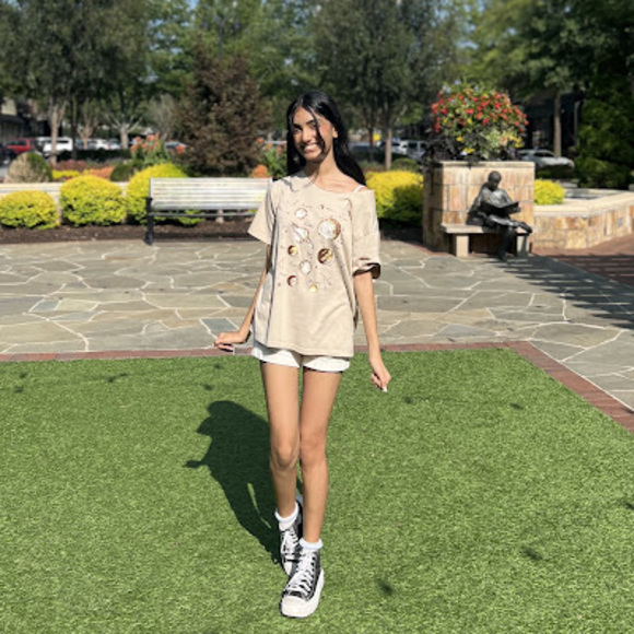 Meet your Posher, Anisha - Picture 1 of 1